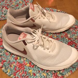 Women’s Nike gym shoes